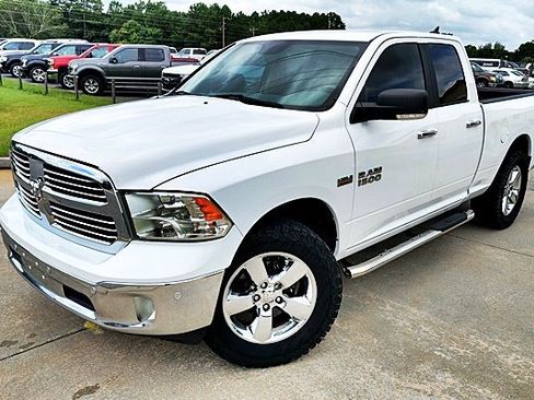 Used 2018 RAM 1500 SLT AWD/4WD image 3