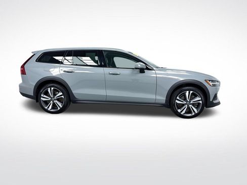 Used 2026 Volvo V60 B5 Cross Country Plus w/ Protection Package Premier AWD/4WD image 2