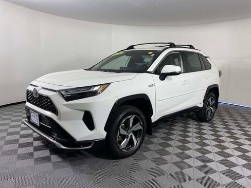 Used 2024 Toyota RAV4 SE AWD/4WD image 4