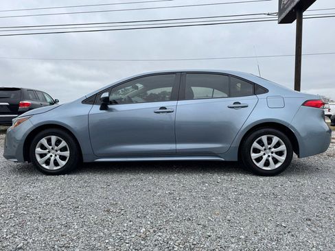 Used 2022 Toyota Corolla LE image 3