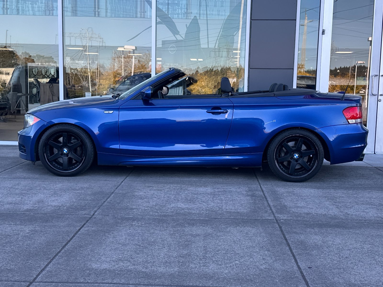 Used 2010 BMW 135i Convertible RWD image 8