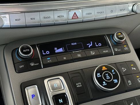 Used 2022 Hyundai Palisade Limited AWD/4WD image 21