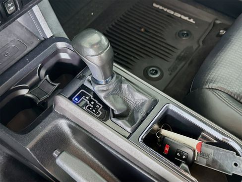 Used 2019 Toyota Tacoma TRD Off-Road image 17