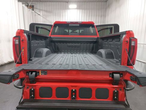 Used 2024 GMC Sierra 2500 SLT w/ SLT Convenience Package image 13