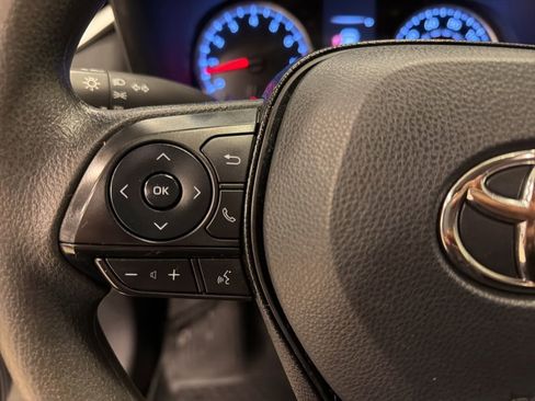 Used 2019 Toyota RAV4 LE image 14