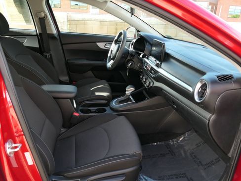 Used 2023 Kia Forte LXS image 28