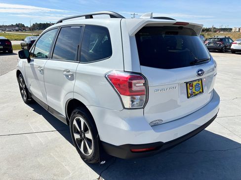 Used 2017 Subaru Forester 2.5i Premium w/ All-Weather Package image 6