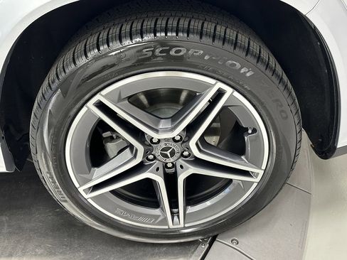 Certified 2025 Mercedes-Benz GLS 450 4MATIC image 22