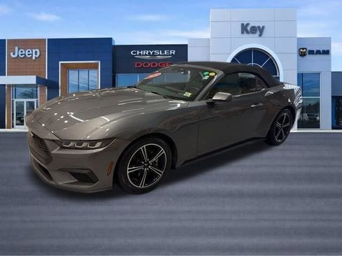 Used 2025 Ford Mustang Premium image 2