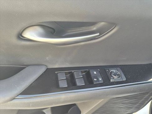 Used 2022 Lexus UX 200 w/ Accessory Package (Z2) FWD image 8
