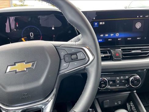 Used 2024 Chevrolet TrailBlazer LT w/ Convenience Package AWD/4WD image 18