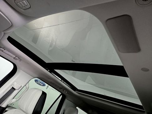 New 2025 Lincoln Navigator L Reserve AWD/4WD image 12