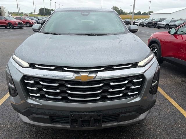 Used 2026 Chevrolet Equinox LT AWD/4WD image 2