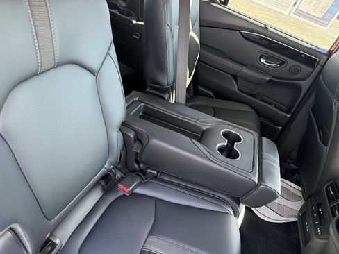 Used 2025 Honda Pilot EX-L image 13