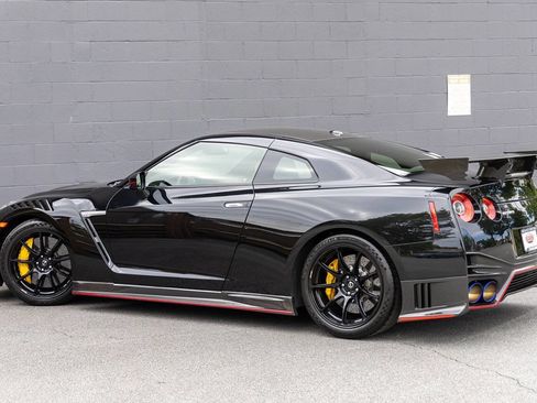 Used 2020 Nissan GT-R NISMO AWD/4WD image 9