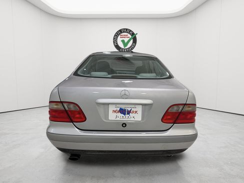 Used 1998 Mercedes-Benz CLK 320 Coupe image 4