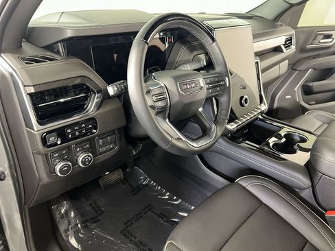 Certified 2025 GMC Yukon Elevation w/ Elevation Premium Package AWD/4WD image 11