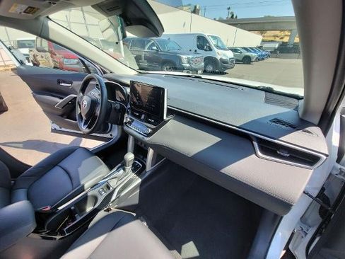 Used 2025 Toyota Corolla Cross XLE w/ Convenience Package AWD/4WD image 30