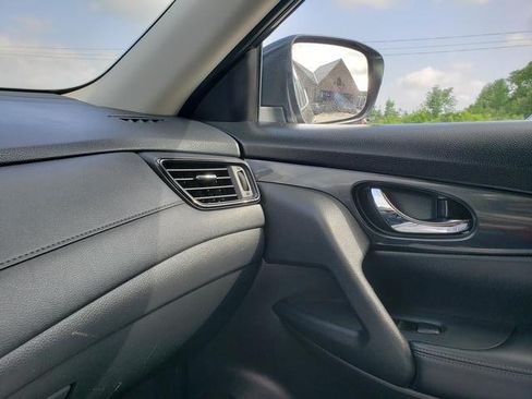 Used 2017 Nissan Rogue S AWD/4WD image 26