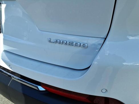 New 2025 Jeep Grand Cherokee L Laredo image 8