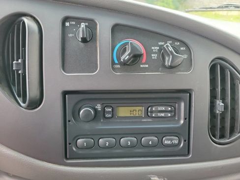 Used 2006 Ford E-350 and Econoline 350 Extended Super Duty RWD image 12