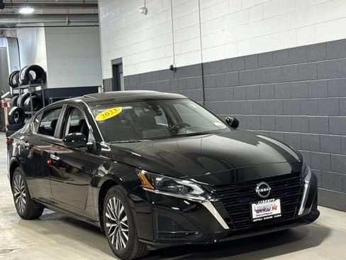 Used 2023 Nissan Altima 2.5 SV w/ SV Premium Package image 2