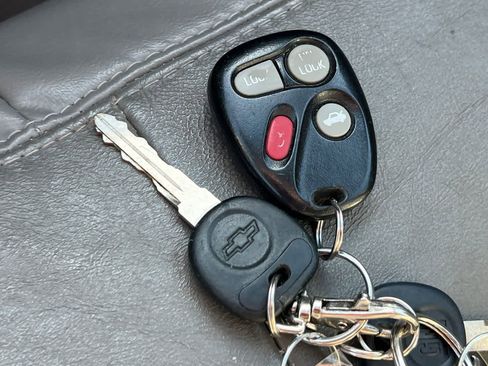 Used 2005 Chevrolet Impala SS w/ Sun And Sound Package image 25