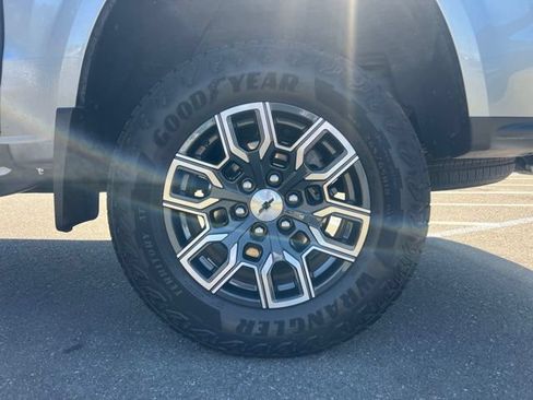 Used 2023 Chevrolet Colorado Z71 w/ Z71 Convenience Package 2 AWD/4WD image 11