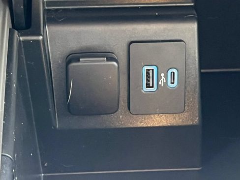 Used 2023 Ford Explorer Platinum w/ Equipment Group 601A AWD/4WD image 31
