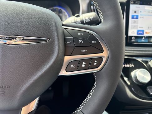 New 2026 Chrysler Pacifica Select image 23