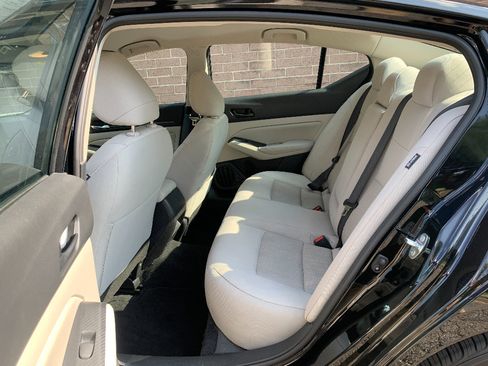 Used 2025 Nissan Altima 2.5 SV FWD image 25