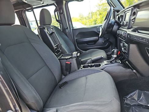 Used 2018 Jeep Wrangler Unlimited Sport AWD/4WD image 10