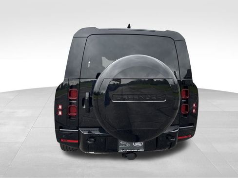 New 2025 Land Rover Defender 130 X-Dynamic SE image 8