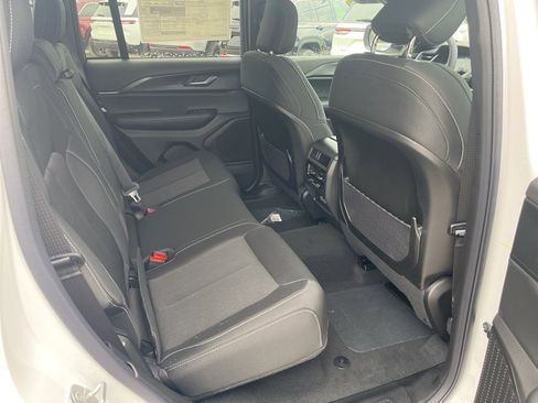 New 2025 Jeep Grand Cherokee Laredo X image 13