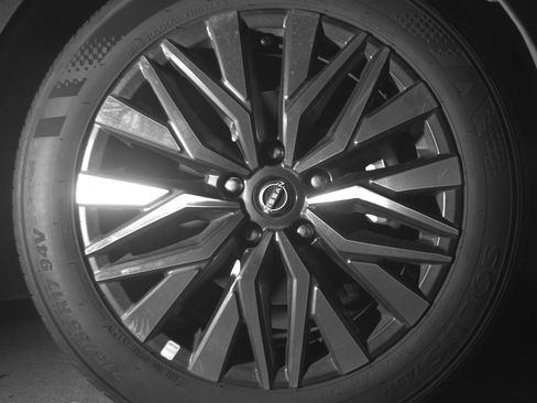 Used 2025 Nissan Altima 2.5 SV FWD image 13