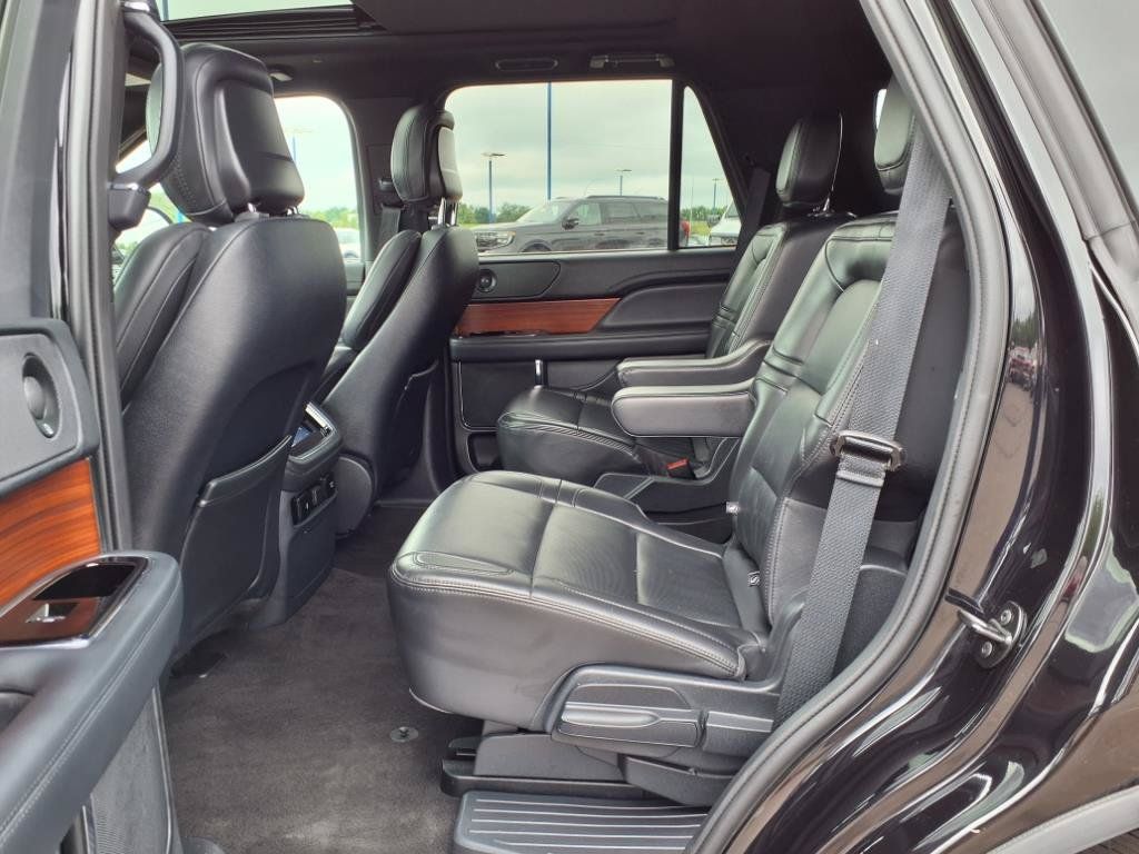 Used 2024 Lincoln Navigator Premiere AWD/4WD image 11