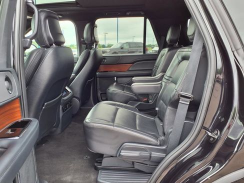 Used 2024 Lincoln Navigator Premiere image 11