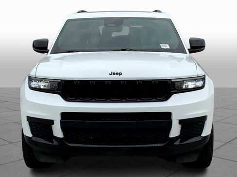 Used 2023 Jeep Grand Cherokee L Laredo image 4