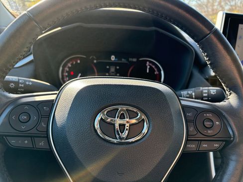 Used 2025 Toyota RAV4 XLE image 28