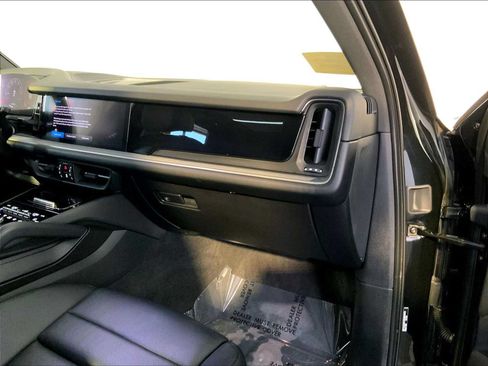 Certified 2024 Porsche Cayenne AWD/4WD image 22