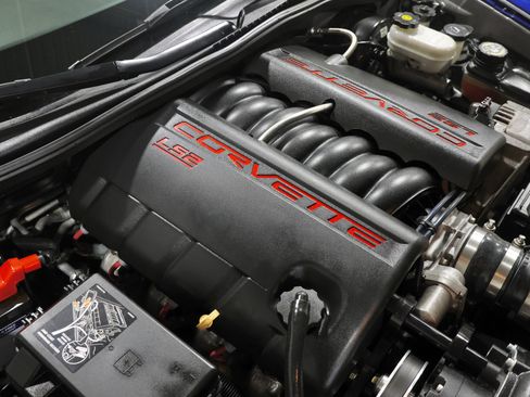 Used 2006 Chevrolet Corvette Coupe w/ Preferred Equipment Group RWD image 86