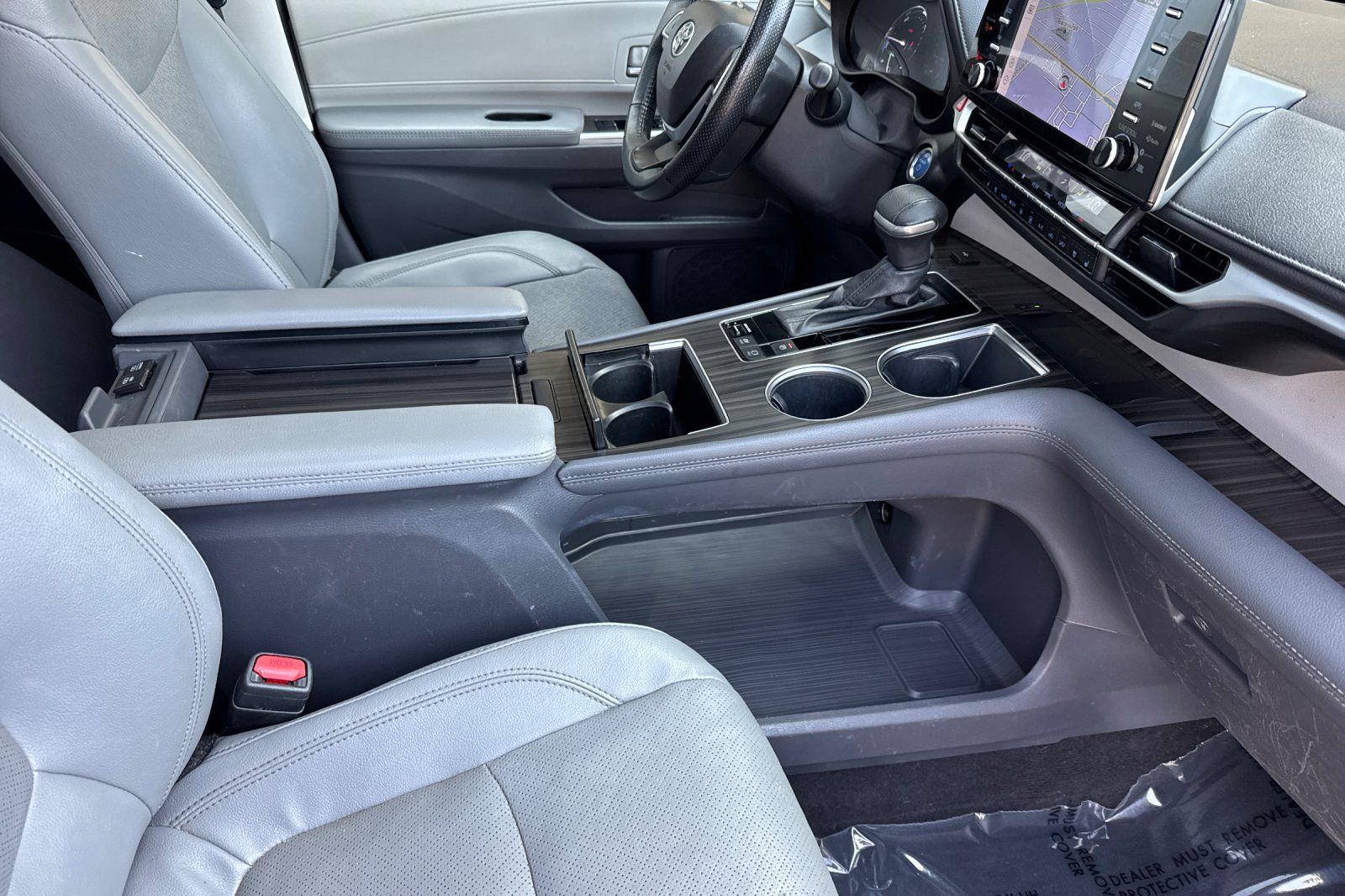 Used 2024 Toyota Sienna Limited FWD image 22
