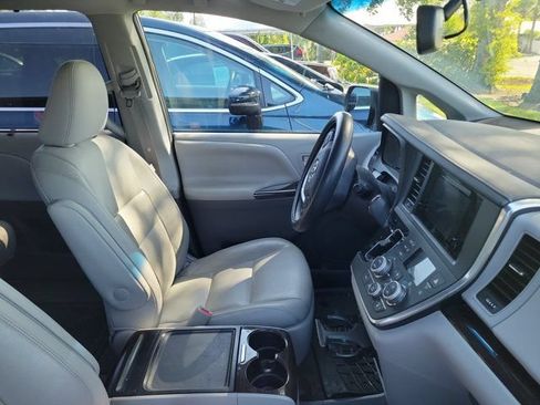 Used 2017 Toyota Sienna XLE w/ XLE Navigation Package AWD/4WD image 2
