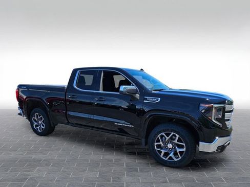 Used 2023 GMC Sierra 1500 SLE AWD/4WD image 3
