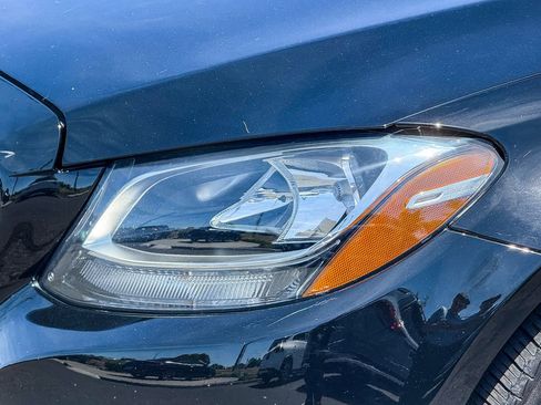 Used 2018 Mercedes-Benz C 300 Sedan image 2