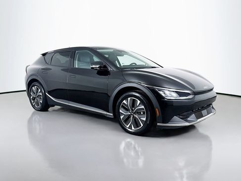 Used 2024 Kia EV6 Light AWD/4WD image 3