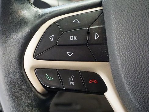 Used 2017 Jeep Cherokee Latitude w/ Cold Weather Group image 38