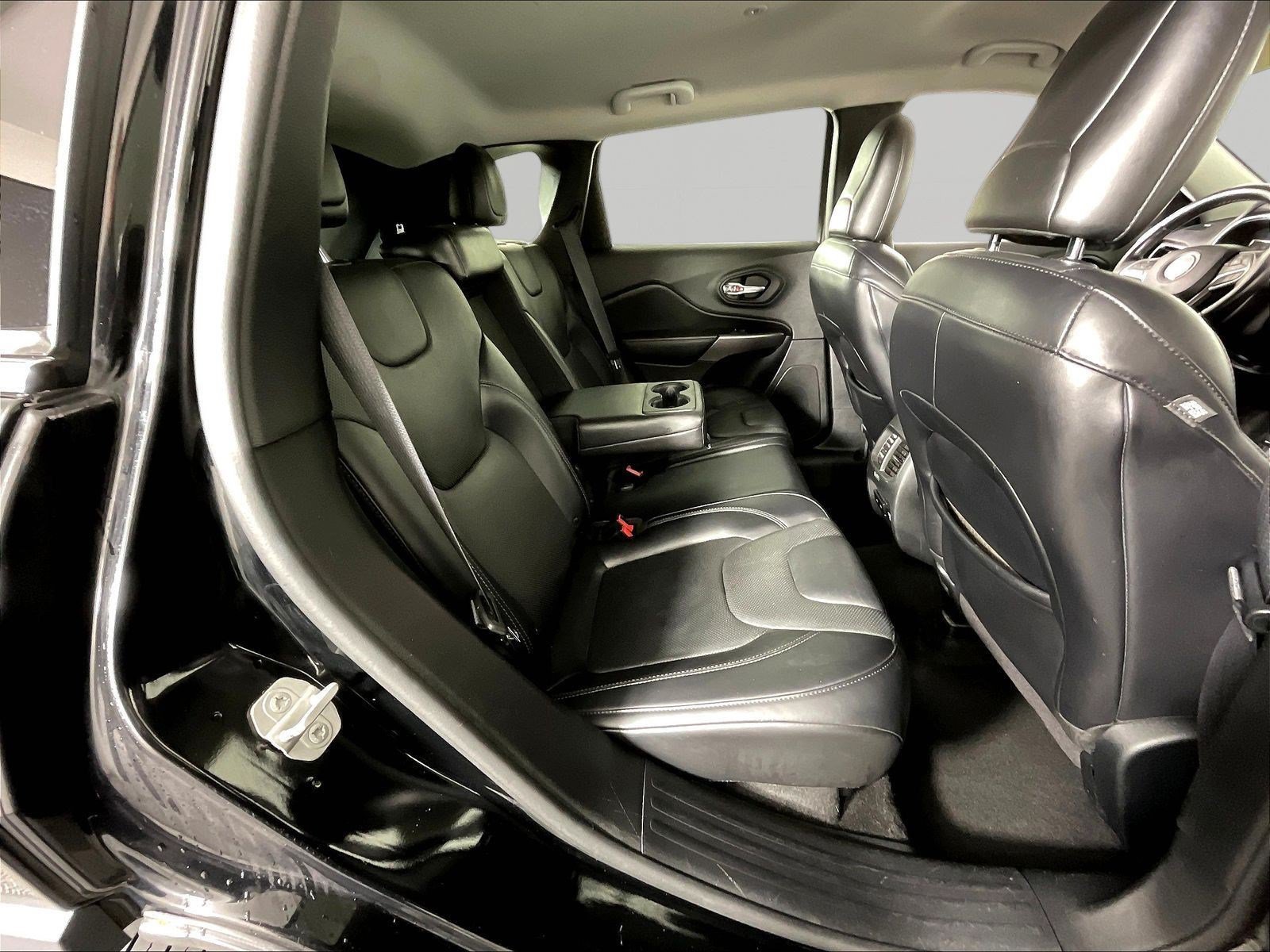 Used 2019 Jeep Cherokee Limited AWD/4WD image 25