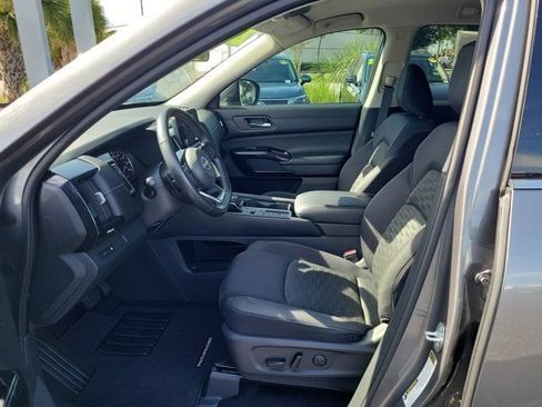 Used 2022 Nissan Pathfinder SV FWD image 14