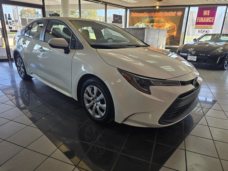 Used 2025 Toyota Corolla LE FWD image 3